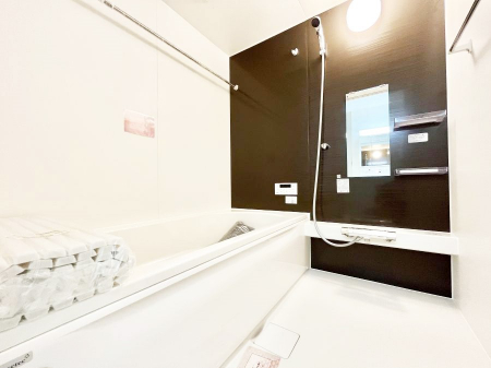 @P`Bath Room`@L΂ē邱Ƃ\I̔MdȃoX^CłBqlƂꏏł\ȍLȂ̂ŁArOƂ͈ƑcR̂ЂƎy݂܂B