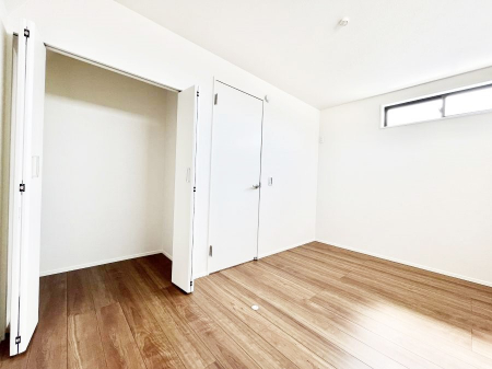 Q@P`Bed Room`  Sɂ͎[N[[bgIiĝm⏬͂AGߕ̂mȂǂƐڂ܂܂B  ԂLgpł܂ˁB