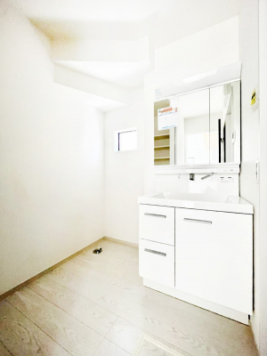 ̑@`Dressing Room`@FœꂳĂƁAXbLƐۂ܂B̗ɂ͂ՂƎ[Xy[XWIɃVvɐSn悭B