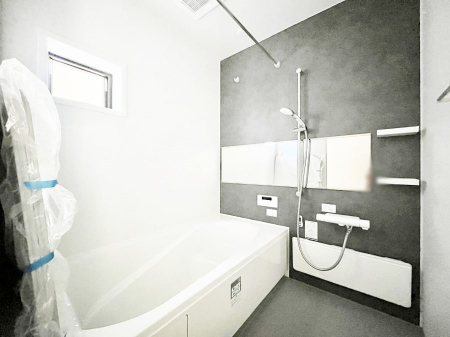 @`Bath Room`@L΂ē邱Ƃ\I̔MdȃoX^CłBqlƂꏏł\ȍLȂ̂ŁArOƂ͈ƑcR̂ЂƎy݂܂B