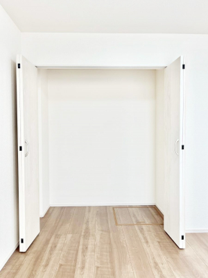 [@A`Closet`@ǖʃN[[bg΃^XuKvȂAôȂXbLԂێł܂BꂽXy[XLɊpłBߗނ̕iȂǂՂ[o܂ˁ