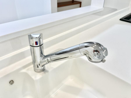 その他内観　いつでも清潔なおいしいお水を。一つの水栓で水道水と浄水を使い分け。