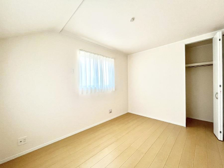 Q@P`Bed Room`  Sɂ͎[N[[bgIiĝm⏬͂AGߕ̂mȂǂƐڂ܂܂B  ԂLgpł܂ˁB