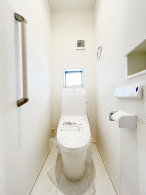 トイレ　トイレは安心の２箇所！朝のバタバタも一安心です。 