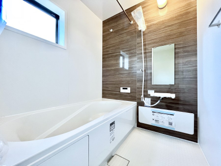 @Q`Bath Room`@͋C̗ŖɌătbVB@\tĂ̂Ő􂢏オ󕨂AJ̓VCCɂ邱Ƃ\łB