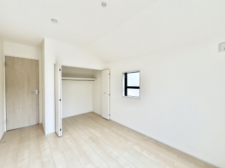 ̑ρ@Q`Bed Room`  ulvƂvwł肭낰QB  ̉Ǝ₨dɔꂽ̓tJtJ̃xbgŖĂBer{IĂKȍL