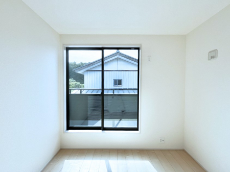 Q@Q`Bed Room`@؂̉肪₳t[O͈炬炷vCx[gԁB߂̃t[Oł̂ŁAǎƂ}b`AXɍLĂʂB