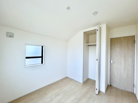 ̑@Q`Bed Room`@Z߂䂭uقǁA肵ԂZBwKx́uƁvƁuXvƁuvaɖK邾Ɖ߂ĊĂ܂B