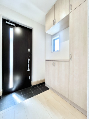 ց@Q`Entrance`@ւ͉Ƃ̊Ƃ܂䂪Ƃ̃ZX肰Ȃ閣͂錺֑ÿ݂BAxɉƑقƂłSn悢ԑ؂łˁ