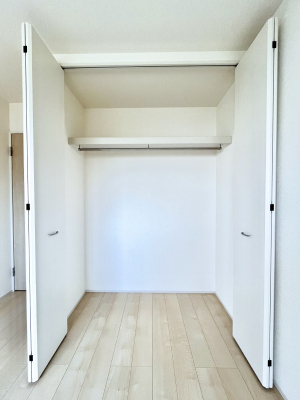 [@Q`Closet`@ǖʃN[[bg΃^XuKvȂAôȂXbLԂێł܂BꂽXy[XLɊpłBߗނ̕iȂǂՂ[o܂ˁ