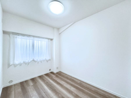 ̑ρ@`Bed Room`@Z߂䂭uقǁA肵ԂZBwKx́uƁvƁuXvƁuvaɖK邾Ɖ߂ĊĂ܂B