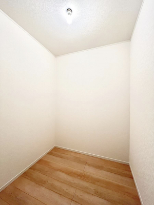̑@P`Walk-in Closet`@̗mĂVɂȂɂEH[NCN[[bgBmȊOɂAigȂƓdX[cP[XAXgbNiȂǉłЕtԂłB