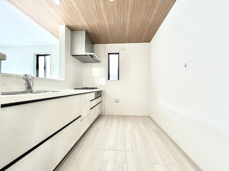 Lb`@`Kitchen`@R鑋̂Lb`gꏊ炱Agl܂BƂLb`R[i[͎LȎdオƂȂĂ܂B