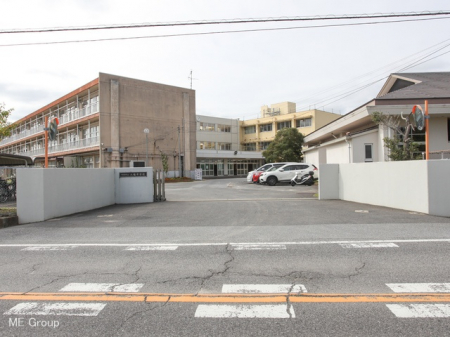 周辺環境　中学校 1900m 市原市立八幡中学校