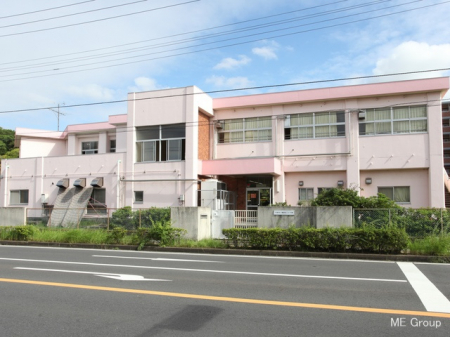周辺環境　幼稚園・保育園 750m 八幡認定こども園