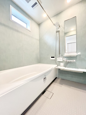 @`Bath Room`@ƑL΂ē邱Ƃ\I̔MdȃoX^CłBqlƂꏏł\ȍLȂ̂ŁArOƂ͈ƑcR̂ЂƎy݂܂B