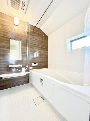 @`Bath Room`@L΂ē邱Ƃ\I̔MdȃoX^CłBqlƂꏏł\ȍLȂ̂ŁArOƂ͈ƑcR̂ЂƎy݂܂B