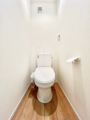 gC@`Toilet`@YEXbLEKȃEHVbgtgCł낰ԂłBgC͖g킴𓾂Ȃ́BۂłˁBgC2̂Œ̍Gɕ֗łI