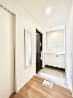 ց@Q`Entrance`@Ƃ̒łql}ŏ̏ꏊł錺ւ́AƂ̈ۂ̂̂łILxȌ֎[ŁAYɕۂƂo܂􌺊ւɂ͂Ղ[̉ʔI