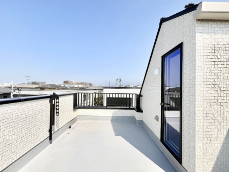 oRj[@P`Balcony`@XJCoRj[ŊJȂǏĉ߂ÂFlƏW܂ă`JcBX̕炵ƏAz̕炵łłˁI