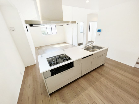 Lb`@P`Kitchen`@beރrOAȂLb`BƂ́Ał͂ȂA炵AKɂꏊBΊ̖A炬̓X̂߂ɁAŐV̐ݔEdl̗pB