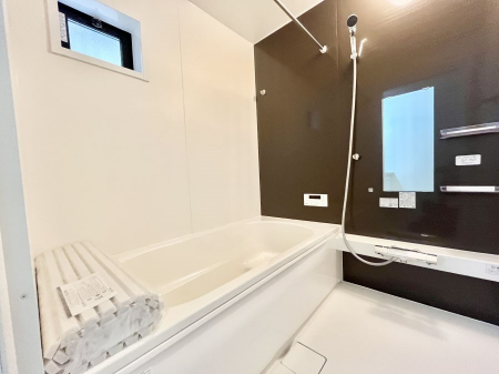 @`Bath Room`  ͋C̗ŖɌătbVB  @\tĂ̂ŗׂ̐@uŐ􂢏オ󕨂AJ̓VCCɂ邱Ƃ\łB