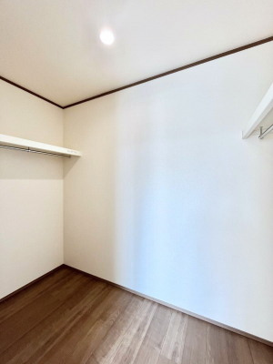 ̑@2`Walk-in Closet`@̗mĂVɂȂɂEH[NCN[[bgBmȊOɂAigȂƓdX[cP[XAXgbNiȂǉłЕtԂłB