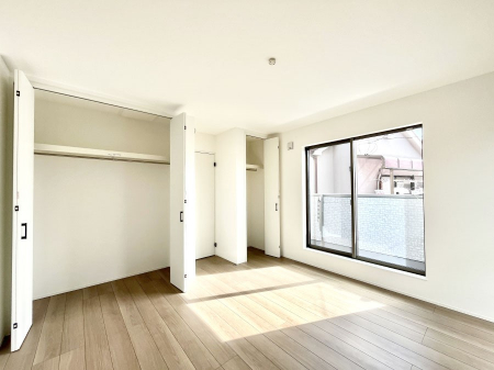 ̑ρ@`Bed Room`  ulvƂvwł肭낰QB  ̉Ǝ₨dɔꂽ̓tJtJ̃xbgŖĂBer{IĂKȍL