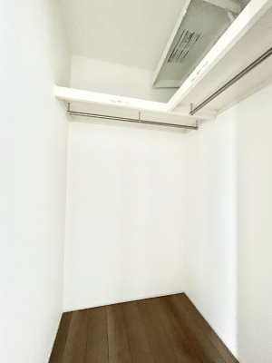 ̑@`Walk-in Closet`@KvȂ̂R[fBl[gꗗĊmFłAgxx⏀ZԂōςރEH[NCN[[bgݒu܂BƂ̒Ƃ֗Ȏ[Xy[XłB