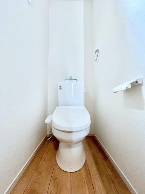 トイレ　トイレは1階と2階それぞれに配置されていてとても便利です。 