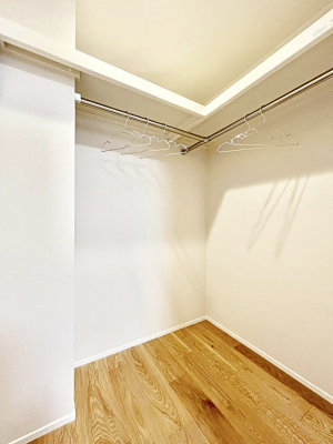 ̑@`Walk-in Closet`@KvȂ̂R[fBl[gꗗĊmFłAgxx⏀ZԂōςރEH[NCN[[bgݒu܂BƂ̒Ƃ֗Ȏ[Xy[XłB