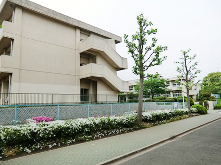 周辺環境　中学校 2200m 千葉市立泉谷中学校