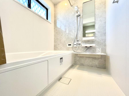 @`Bath Room`@ƑL΂ē邱Ƃ\I̔MdȃoX^CłBqlƂꏏł\ȍLȂ̂ŁArOƂ͈ƑcR̂ЂƎy݂܂B