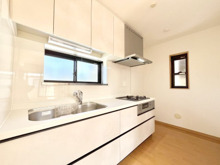 Lb`@`Kitchen`@R鑋̂Lb`gꏊ炱Agl܂BƂLb`R[i[͎LȎdオƂȂĂ܂B