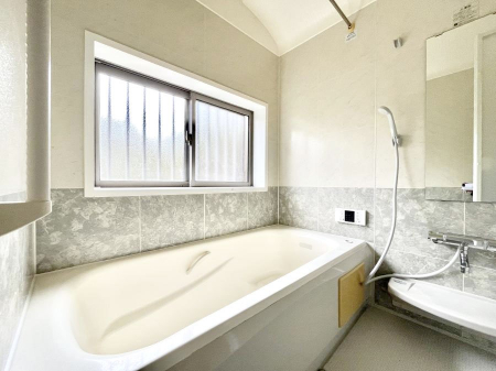 @`Bath Room`@ƑL΂ē邱Ƃ\I̔MdȃoX^CłBqlƂꏏł\ȍLȂ̂ŁArOƂ͈ƑcR̂ЂƎy݂܂B