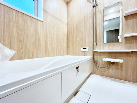 @P`Bath Room`@L΂ē邱Ƃ\I̔MdȃoX^CłBqlƂꏏł\ȍLȂ̂ŁArOƂ͈ƑcR̂ЂƎy݂܂B