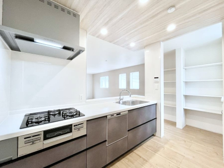 Lb`@P`Kitchen`@LĎg₷Lb`ȂƑłɗAЕtԂȂłႢ܂[Ղ肠̂ŁAƐȈۂۂĂ܂B