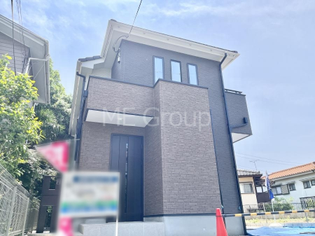 現地外観写真　暮らしやすさと居心地の良さにこだわったシンプルで飽きのこないデザイン ！