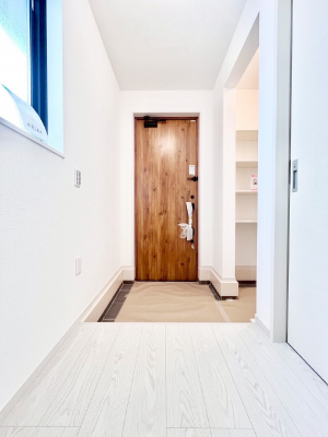 ց@`Entrance`@ւ͉Ƃ̊Ƃ܂䂪Ƃ̃ZX肰Ȃ閣͂錺֑ÿ݂BAxɉƑقƂłSn悢ԑ؂łˁ