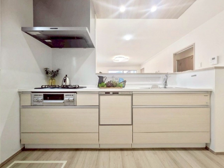 Lb`@`Kitchen`@beރrOAȂLb`BƂ́Ał͂ȂA炵AKɂꏊBΊ̖A炬̓X̂߂ɁAŐV̐ݔEdl̗pB