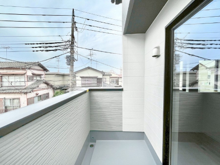 oRj[@P`Balcony`@̃oRj[̑Oɂ͉_ȊOɑzՂ̂܂B󕨂₷A薾邭ĈĂ܂BƑS̐󕨂CɊ܂B