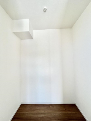 ̑@Q`Walk-in Closet`@̗mĂVɂȂɂEH[NCN[[bgBmȊOɂAigȂƓdX[cP[XAXgbNiȂǉłЕtԂłB