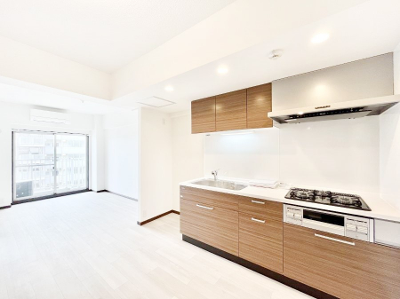 ̑ρ@Ƒ̏Ί炪RƐ܂ĂAȕ͋C̃_CjOɎdオĂ܂B