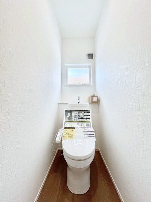 �g�C���@�g�C����1�K��2�K���ꂼ��ɔz�u����Ă��ĂƂĂ��֗��ł��B 