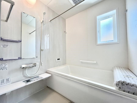 �����@�������P�������`Bath Room�`  �������Ƒ���L�΂��ē������邱�Ƃ��\�I  ���q�l�Ƃ��ꏏ�ł��\���ȍL���Ȃ̂ŁA���r���O�Ƃ͈�����Ƒ��c�R�̂ЂƎ������y���݂��������܂��B