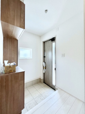 ���ց@�������P�������`Entrance�`�@�Ƃ̒��ł��q�l���}����ŏ��̏ꏊ�ł��錺�ւ́A�Ƃ̈�ۂ��̂��̂ł��I�L�x�Ȍ��֎��[�ŁA����Y��ɕۂ��Ƃ��o���܂��􌺊ւɂ͂����Ղ���[�̉��ʔ��������I