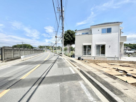 ���n�O�ώʐ^�@�O�ρ`Exterior�`�@�O�ʓ��H�F�� 10.01m �����@�O�ʓ��H�͊ՐÂȏZ��n���͂���Ԓʂ�̏��Ȃ����H�B���Ԃ̏o��������炭�炭�ł��I���s���_�E���n���w�̂���]�́A���C�y�ɂ��₢���킹���������I