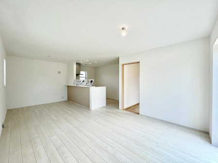 ���̑����ρ@�������P�������`Living�`�@�����ɂ݂͂�Ȃ��W���A�H���Ɗy������b���n�܂�B�b�ɖ����ɂȂ肷���āA��������Y��锼�߂��ɂȂ��Ă��܂��B����ȑ��̊Ԃ̍K�������������Ă����ꏊ�ł��肽���B