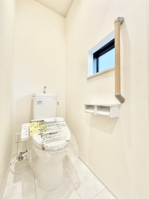 �g�C���@������A�������`Toilet�`�@�Y��E�X�b�L���E���K�ȃE�H�V�����b�g�t�g�C���ł��낰���Ԃł��B�̌������薾�邭�A���K��ԂƂȂ��Ă���܂��������g���ꏊ�����炱���̔z���ł��I