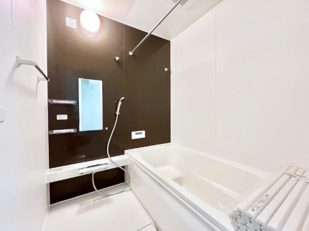 @`Bath Room`@ƑL΂ē邱Ƃ\I̔MdȃoX^CłBqlƂꏏł\ȍLȂ̂ŁArOƂ͈ƑcR̂ЂƎy݂܂B